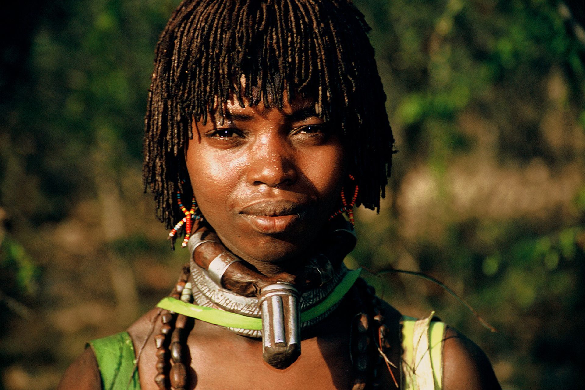 Мужчина женщина в племени. Племя Хамер Эфиопия. Племя Хамер Эфиопия женщины. Африканское племя Хамер. Девушка племени Хамер Эфиопия.