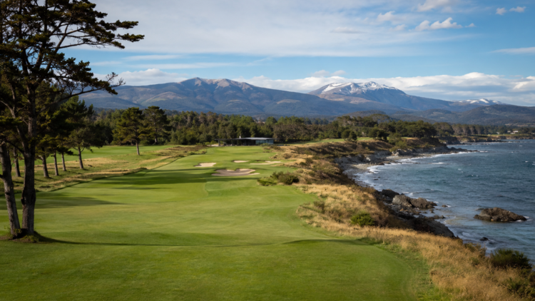 Golf v Chile